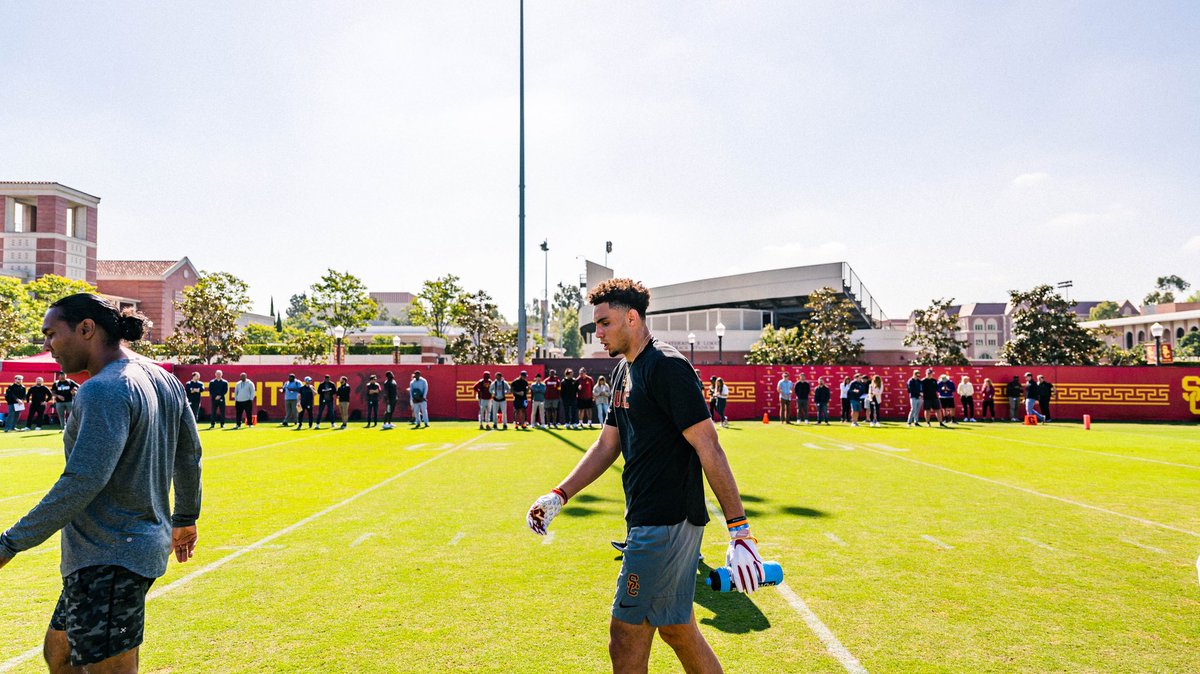 USC Football ✌️ tweet media