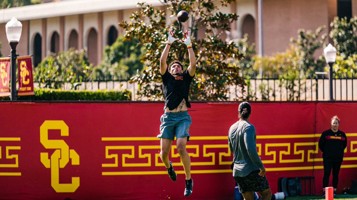 USC Football ✌️ tweet media