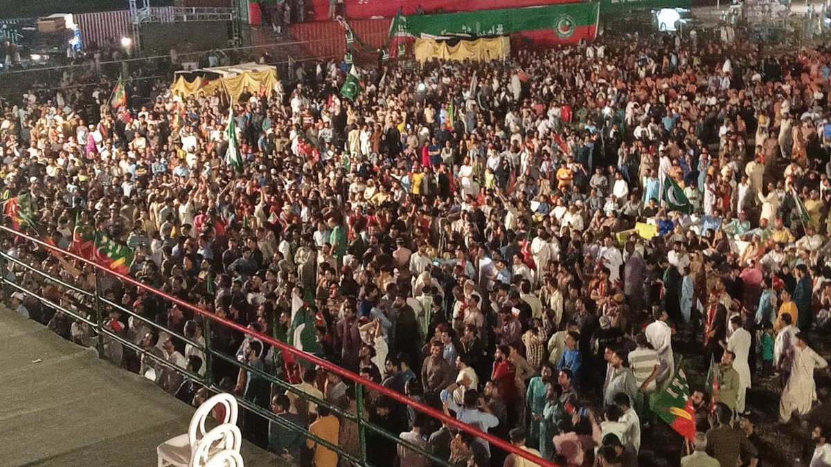 InsafPK's tweet photo. کیا جذبہ ہے کیا جنون ہے ماشاءاللہ ، جلسہ کل ہے اور گراؤنڈ آج بھر گیا۔
شکریہ کراچی
#امپورٹڈ_حکومت_نامنظور https://t.co/TWQkwphWra