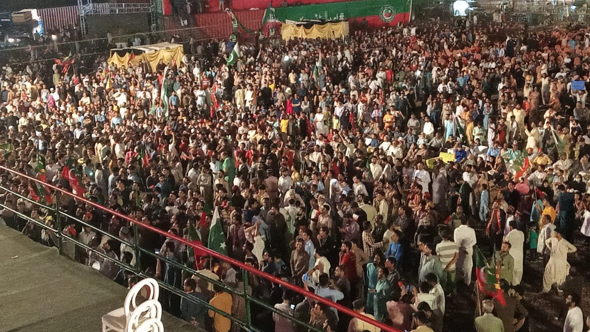 InsafPK's tweet photo. کیا جذبہ ہے کیا جنون ہے ماشاءاللہ ، جلسہ کل ہے اور گراؤنڈ آج بھر گیا۔
شکریہ کراچی
#امپورٹڈ_حکومت_نامنظور https://t.co/TWQkwphWra