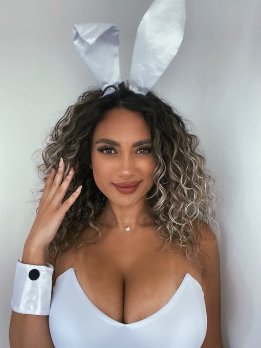 Hoppin' into your DMs like...  PS. Check the comments 👀⬇ https://t.co/skc9nJ1NYt