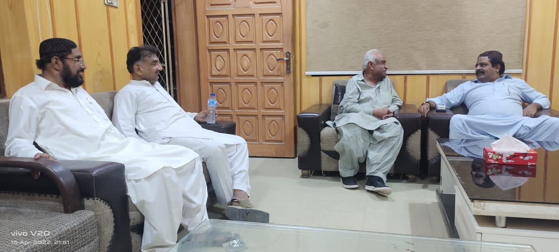 BKK1981's tweet photo. Honourable Minister of Education and Culture department Sain Syed Sardar Ali Shah sb at Khosa House Umerkot . Discussed local issues of Umerkot.
@sardarshah1 
@SyedAmeerAShah https://t.co/CaDier97is