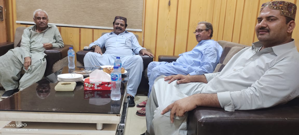 BKK1981's tweet photo. Honourable Minister of Education and Culture department Sain Syed Sardar Ali Shah sb at Khosa House Umerkot . Discussed local issues of Umerkot.
@sardarshah1 
@SyedAmeerAShah https://t.co/CaDier97is