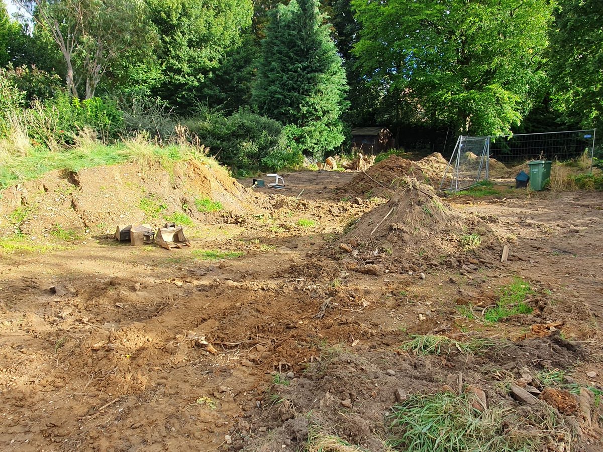 limebokbrett's tweet image. Love a dramatic before and after! Nearly there on this one! ⁦@_LONDONSTONE⁩ ⁦@GDTurf⁩