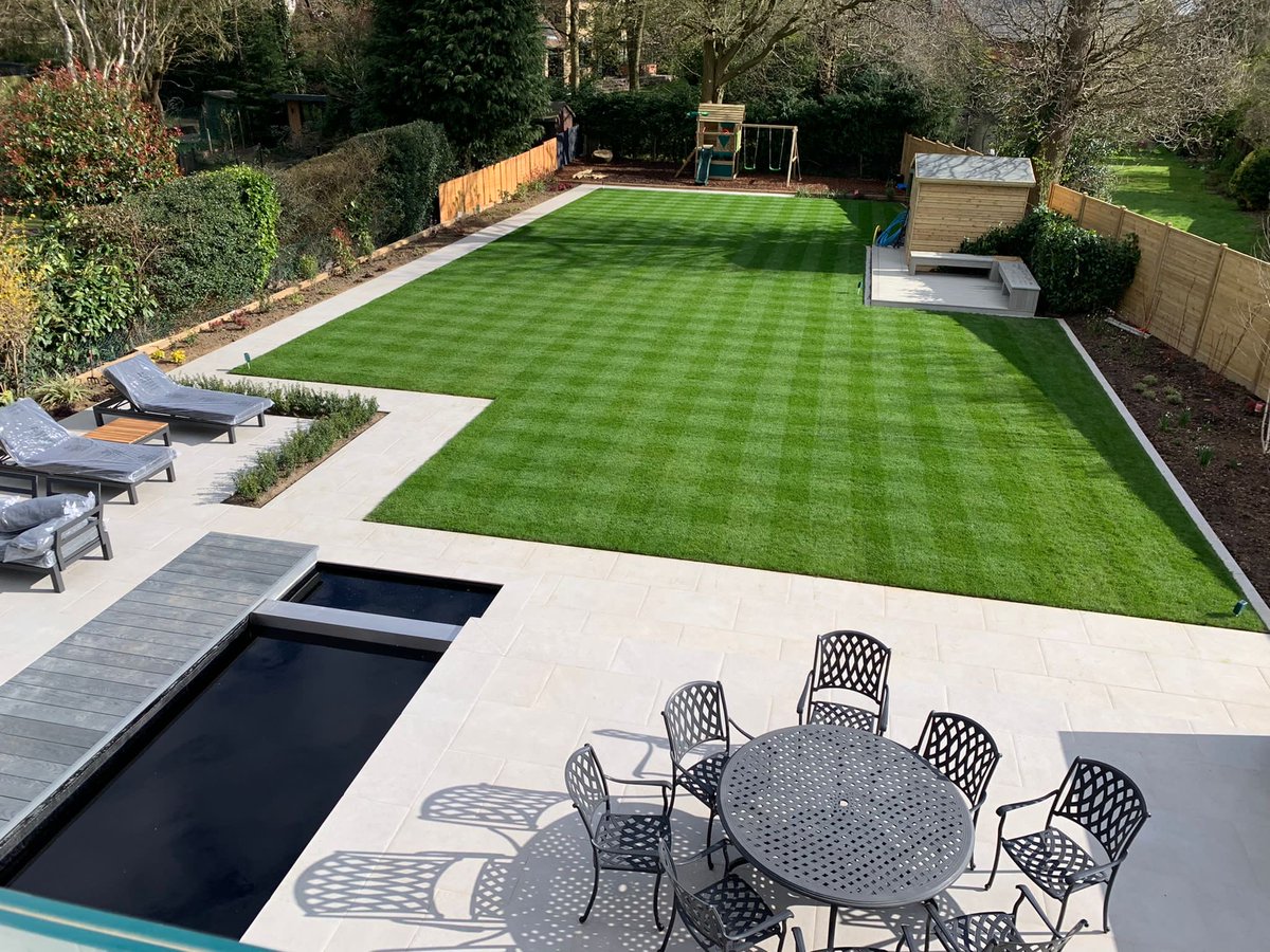 limebokbrett's tweet image. Love a dramatic before and after! Nearly there on this one! ⁦@_LONDONSTONE⁩ ⁦@GDTurf⁩