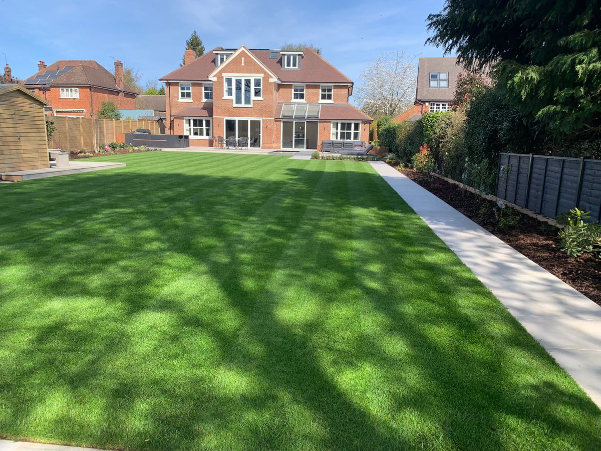 limebokbrett's tweet image. Love a dramatic before and after! Nearly there on this one! ⁦@_LONDONSTONE⁩ ⁦@GDTurf⁩