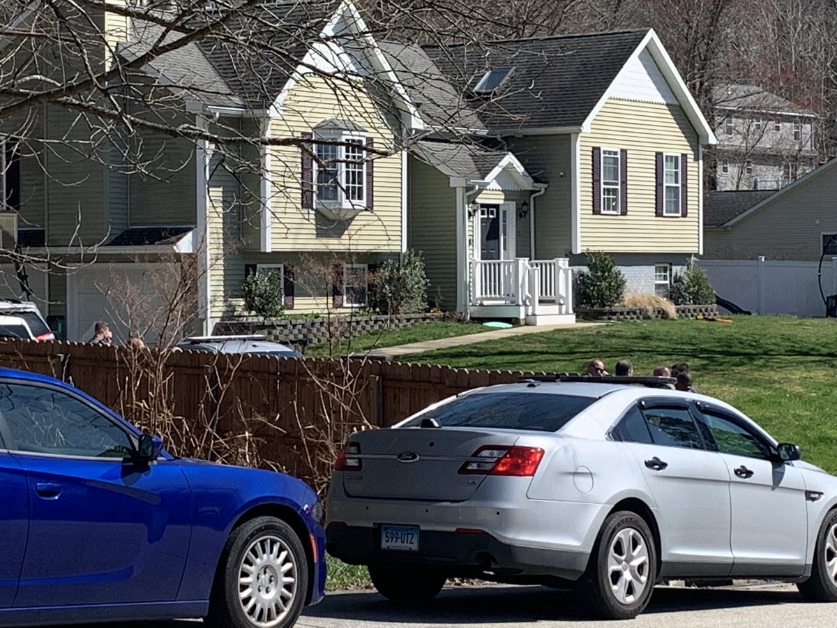 tinadetelj's tweet image. State police are investigating a possible home invasion involving a fake Amazon driver in #Killingly.