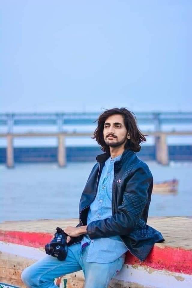 Velo_Xwl's tweet photo. 💔💔ساگر (نمل یونیورسٹی کے ماس کمیونیکیشن کے طالب علم نے آج سحری سے پہلے خودکشی کر لی۔ یہ دل دہلا دینے والا ہے، بالکل دل دہلا دینے والا ہے۔
ہم سب کے لیے ایک عام عوامی پیغام، جب کبھی آپ کسی کو افسردہ محسوس کرتے/دیکھتے ہیں تو آپ کو چاہیے کہ جب بھی کوئی شخص اپنے ذاتی مسائل شیئر کرتا https://t.co/K7prRujNI2