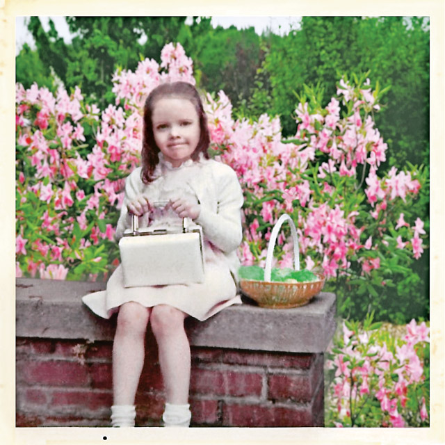 SouthernLadyMag's tweet photo. Author Denise Gee introduces us to the French Egg Family—her mother’s felt-bedecked creations upon realizing she’d forgotten to purchase dye for Denise's school egg decorating contest. Read this sweet story at https://t.co/gD6y0EDebw.

#southernladymag #denisegee https://t.co/9ZMdvBTDx4