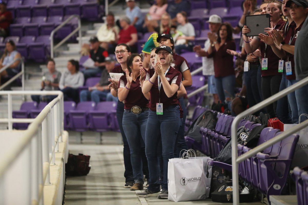 🗣️ Whoop!

Aggies win Horsemanship, 3-2. 

#EyesUp #GigEm