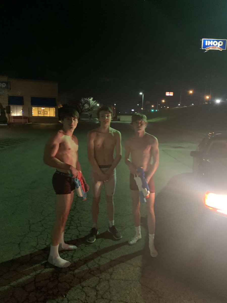 buseniortag22's tweet photo. Double elimination 🤝 Connor from Wetter the Better takes out Wesley and Bradley from Hydro Kids Hydro Wife https://t.co/6GMPXmbDd4