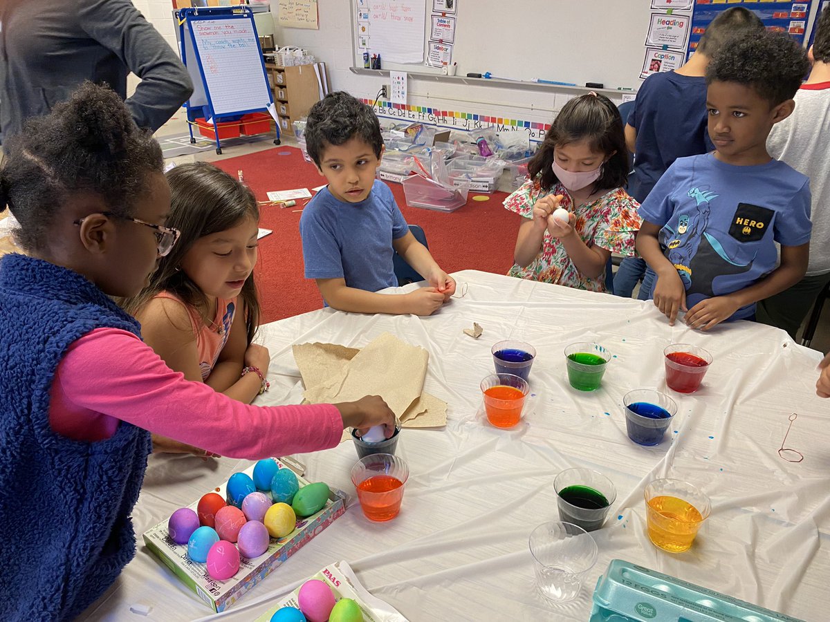 MsJConnors's tweet photo. We had so much fun dyeing eggs today! @FreedomHillES #FHHighlights  2/4 https://t.co/SErCDgkzqQ