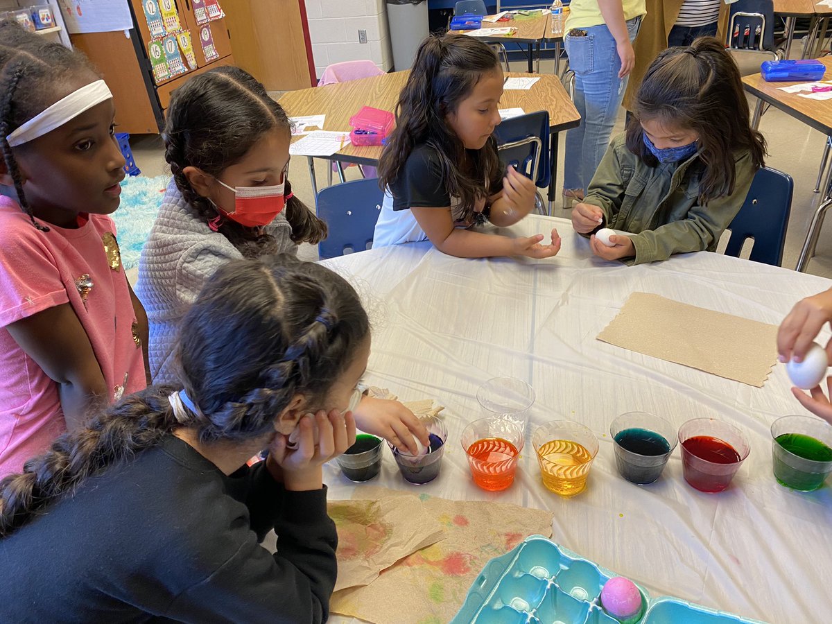 MsJConnors's tweet photo. We had so much fun dyeing eggs today! @FreedomHillES #FHHighlights  3/4 https://t.co/KeVr4PML0m