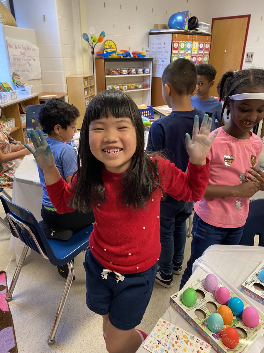 MsJConnors's tweet photo. We had so much fun dyeing eggs today! @FreedomHillES #FHHighlights  3/4 https://t.co/KeVr4PML0m