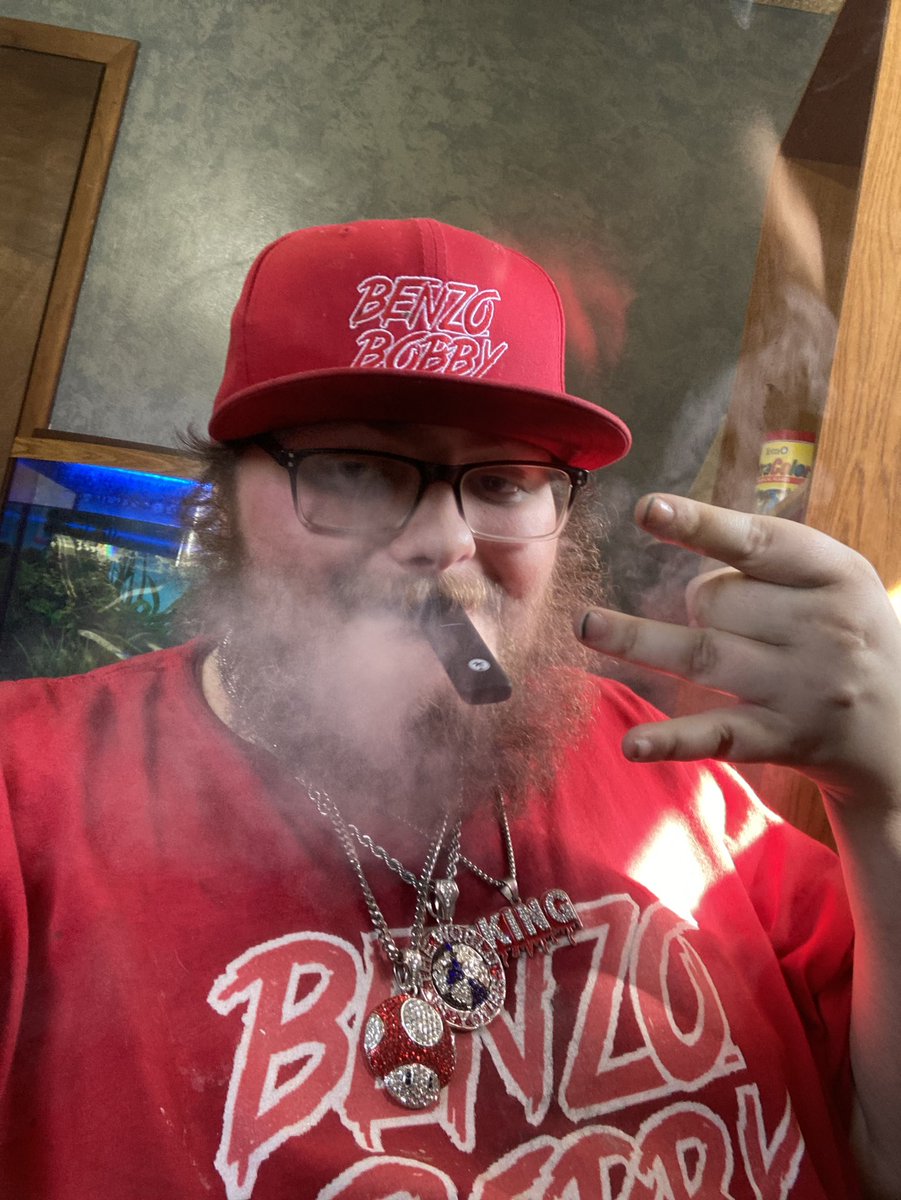 TeAHCPARADYZE's tweet image. GREAT JOB ON MY CUSTOM RED BENZO BOBBY LOGO SNAPBACK, LEGEND SAY’S HE WEAR’S IT TO SLEEP TOO HAHA NO SHOP BOYZ BUT I PARTY LIKE A ROCKSTAR!

🤘🎸💪💪🔥💯💊🅱️

SHOUTS OUT 2 #CAPBEAST @wearecapbeast, Amazing job on the gear love at first sight lol stay awesome fam ordering mo soon!