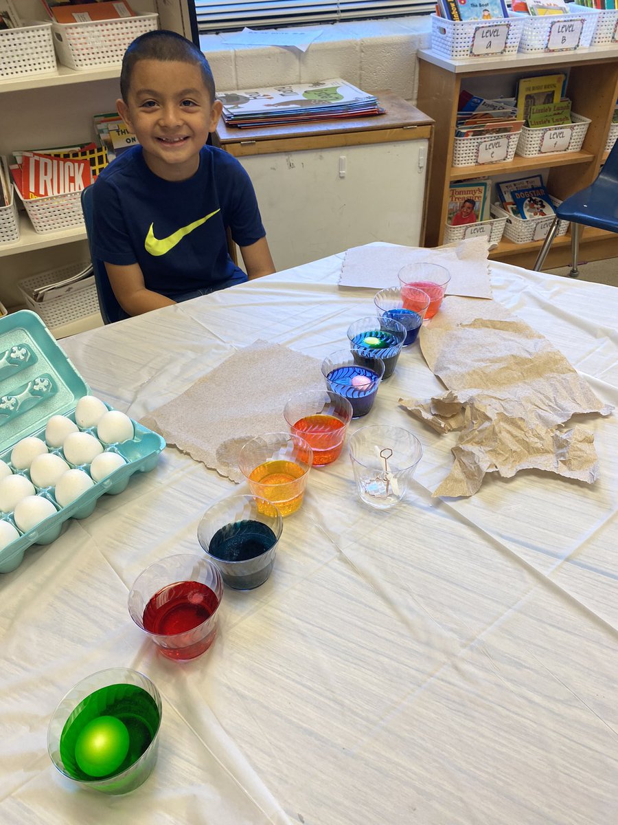 MsJConnors's tweet photo. We had so much fun dyeing eggs today! @FreedomHillES #FHHighlights  4/4 https://t.co/ECSVhKeDTX