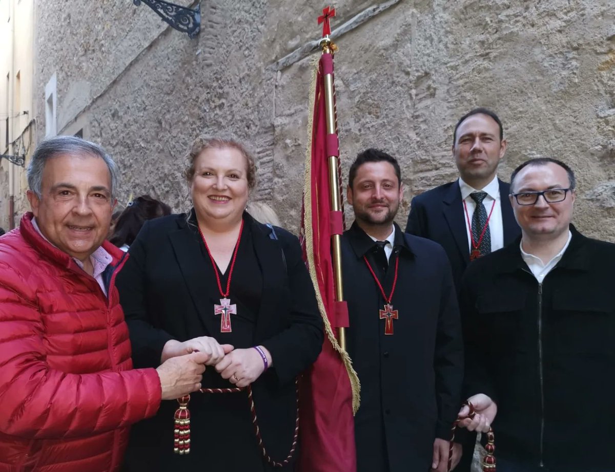 tncomunicacio's tweet photo. Divendres Sant a la processó de Tarragona amb el banderer i acordonants del pas de la Santa Passió.
_
@juanluisruizpsc @rvinualespsc
#Tarragona #SetmanaSanta #CostaDaurada #Processons #Catalunya https://t.co/mFdcQZsLhQ
