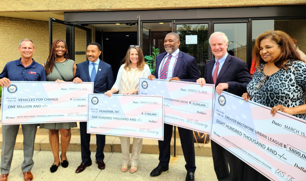 Humanim's tweet photo. We're thrilled to share we will receive part of $3.3m in fed workforce training funds to expand our youth &amp; adult workforce programs &amp; #SocEnt operations. Other recipients are @GBULorg @Vehicles4Change Mary Harvin Workforce Ctr. Thanks Sen @ChrisVanHollen! https://t.co/KmDaeIevEM https://t.co/g7dToxbNzf