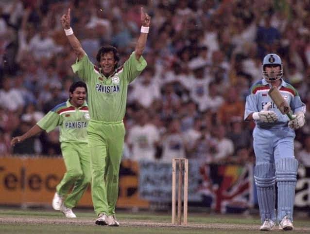 AsiyaNaz1's tweet photo. We stand with the vision of Imran Khan, this Nation will never surrender in front of the forces who always considered itself our masters, We're lucky to have such brave leader who have courage to stand against foreign intervention.
We awaked from Long sleep
#امپورٹڈ_حکومت_نامنظور https://t.co/xGmD47uXTC