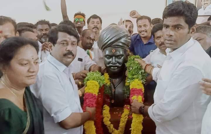 இந்திய விடுதலை போரின் முதல் #தற்கொலைப்படை தாக்குதல் நடத்தி உயிர் தியாகம் செய்த தளபதி #சுந்தரலிங்கனார் அவர்களின் 252 வது பிறந்தநாளை முன்னிட்டு பாஜக மாநில தலைவர் அண்ணாமலை கவர்னகிரியில் உள்ள அவரது சிலைக்கு மரியாதை செலுத்தினார். <a href="/BJP4TamilNadu/">BJP Tamilnadu</a> <a href="/annamalai_k/">K.Annamalai</a> <a href="/mkstalin/">M.K.Stalin - தமிழ்நாட்டை தலைகுனிய விடமாட்டேன்</a> <a href="/EPSTamilNadu/">Edappadi K Palaniswami-SayYEStoWomenSafety&AIADMK</a>
