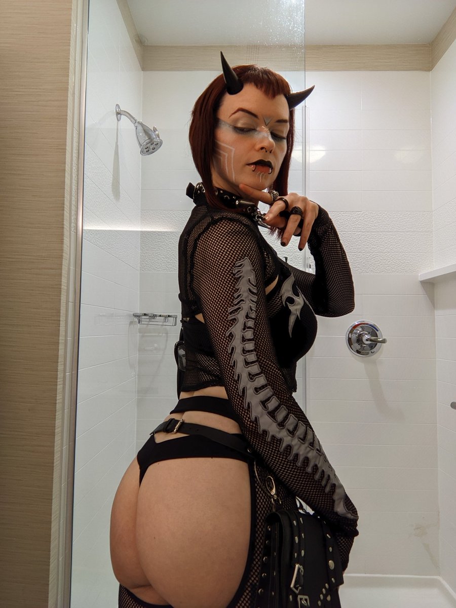 Danger Will Robinson
#goth #butt