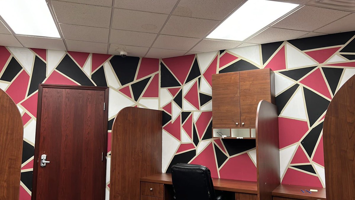 basketbowboss's tweet image. OBSESSED with the creativity my RSM has displayed in her backroom training space. 💖🤍🖤 Talk about a fun place to come everyday! #midwestmagic #tpr #top100