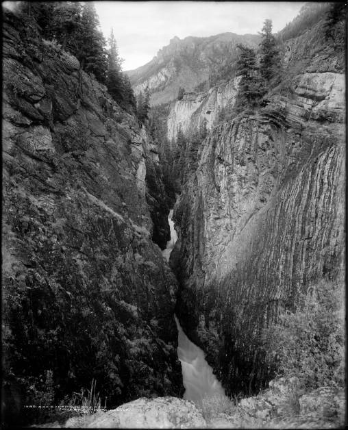 colohistory's tweet photo. View of Box Canyon near Ouray, Colorado. (1901-1910) https://t.co/QzMGEodDlB https://t.co/iToTYolnC6