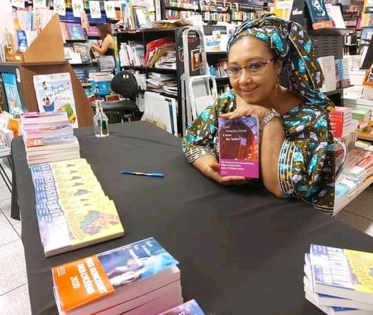 LemifZ's tweet photo. Auteure du roman à succès «Les impatientes», prix Goncourt des lycéens 2021 en France, l'écrivaine camerounaise Djaïli Amadou Amal n'a pas fait reposer sa plume fertile et captivante. Elle revient avec «Cœur du Sahel», un roman publié aux éditions Emmanuelle Collas en France.👏🏼 https://t.co/3iIXQc2lVt