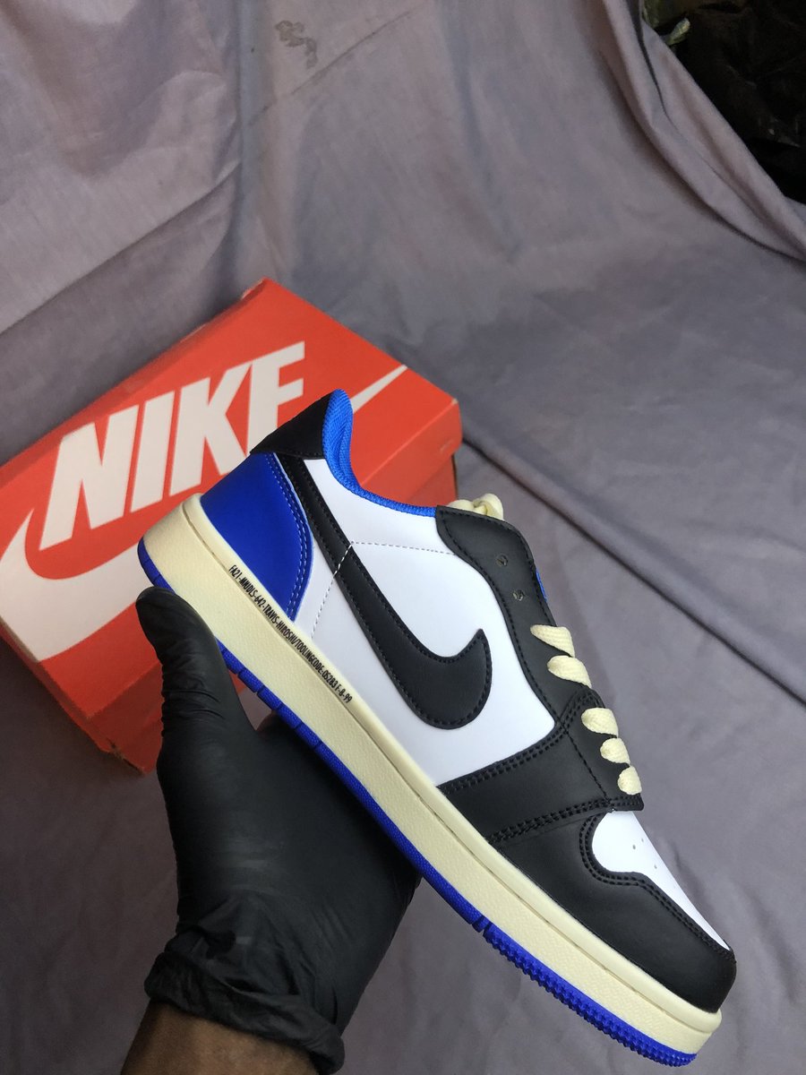 SNEAKERS_HOUSE1's tweet photo. Nike Jordan 1 low Travis
Size 40 45 https://t.co/DzQiIWfQns