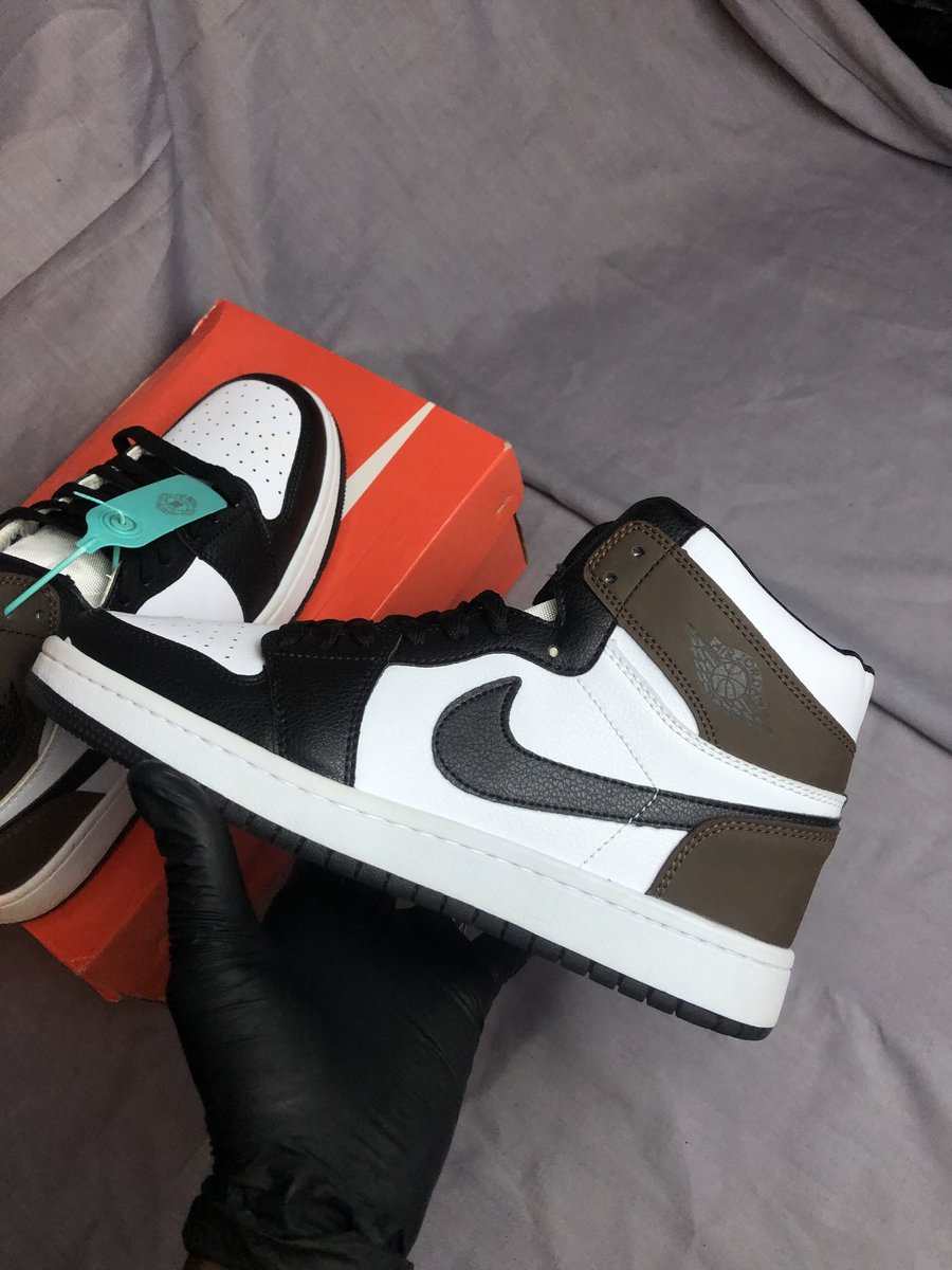 SNEAKERS_HOUSE1's tweet photo. Air Jordan 1 mocha 
Size : 40 41 42 43 https://t.co/AsmAI5oQPP