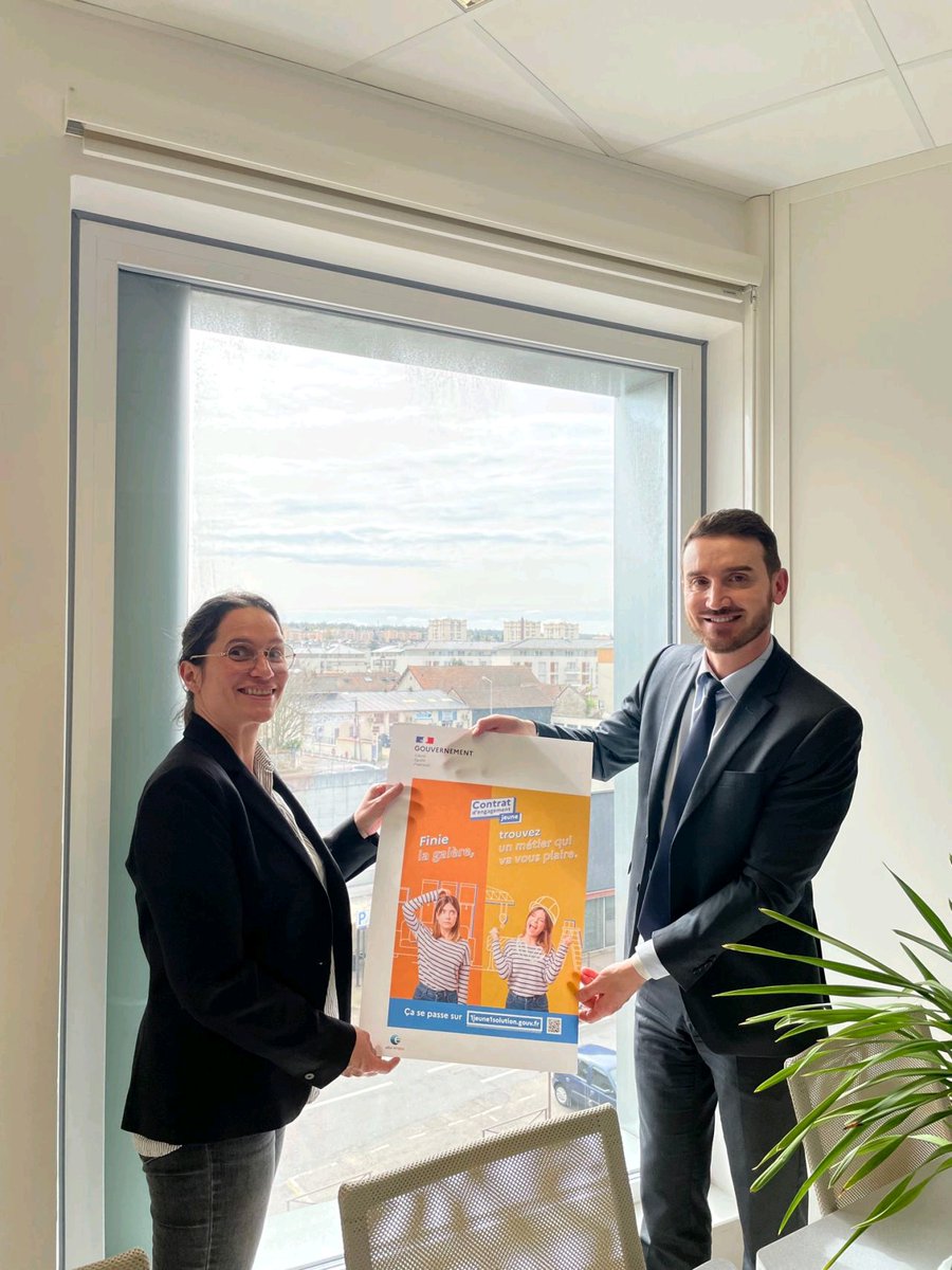 Réunion de travail @poleemploi_IDF de Mantes avec <a href="/guillaumecairou/">Guillaume Cairou</a> président de la <a href="/CCI_78/">CCI 78</a>. 
🎯Actions Innovantes pour
➡️Soutenir les  #entrepreneurs 
➡️Faciliter les #Recrutements 
➡️ Accompagner des demandeurs. Merci pour votre implication et disponibilité 👏 <a href="/Mbourgeois95/">Marjorie</a>