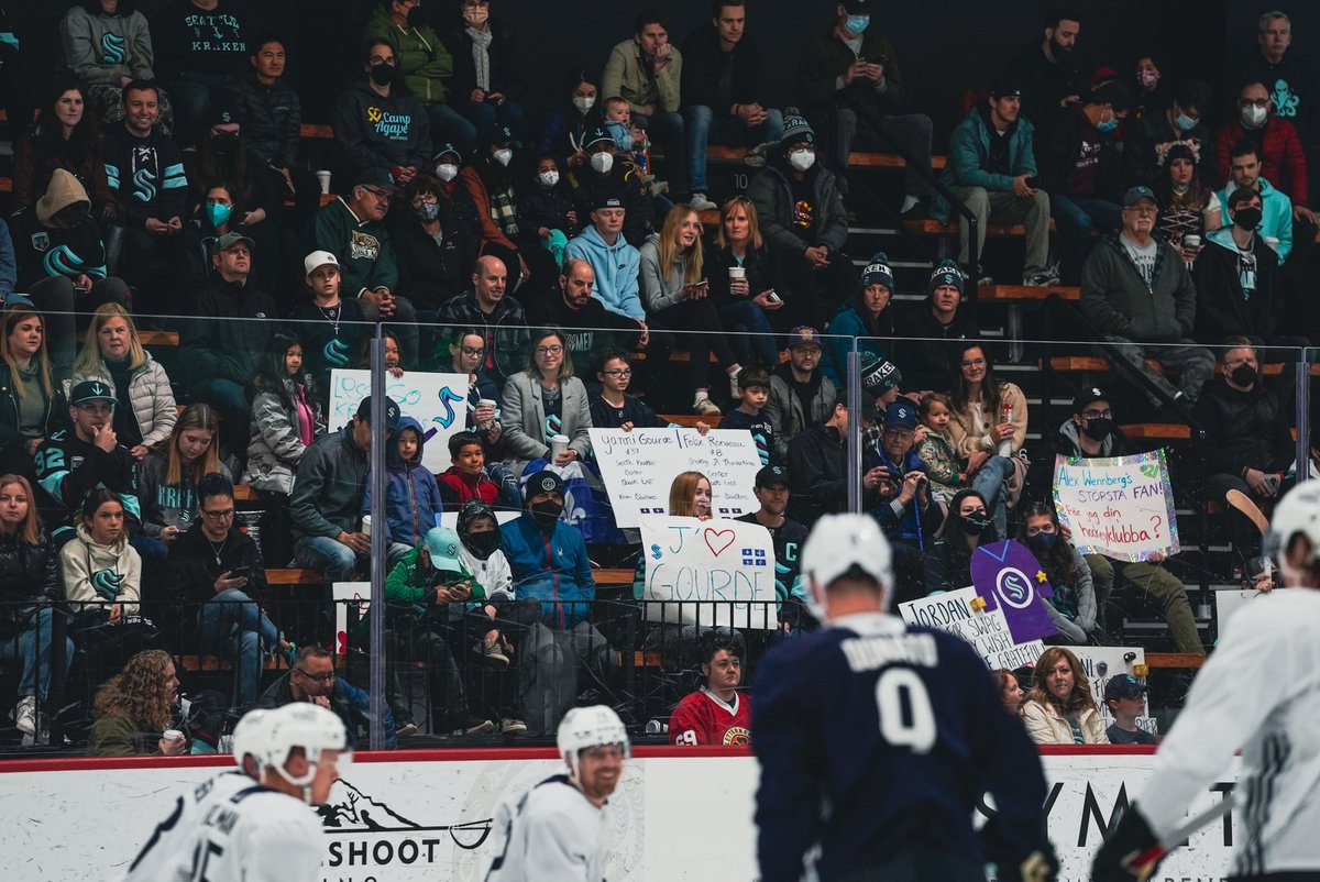 SeattleKraken's tweet photo. we LOVE our fans! 💙 https://t.co/spSF4JR5Uq
