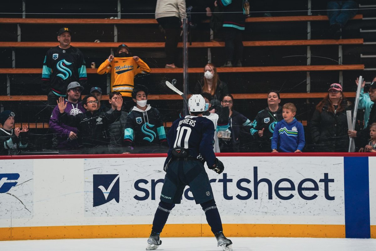 SeattleKraken's tweet photo. we LOVE our fans! 💙 https://t.co/spSF4JR5Uq