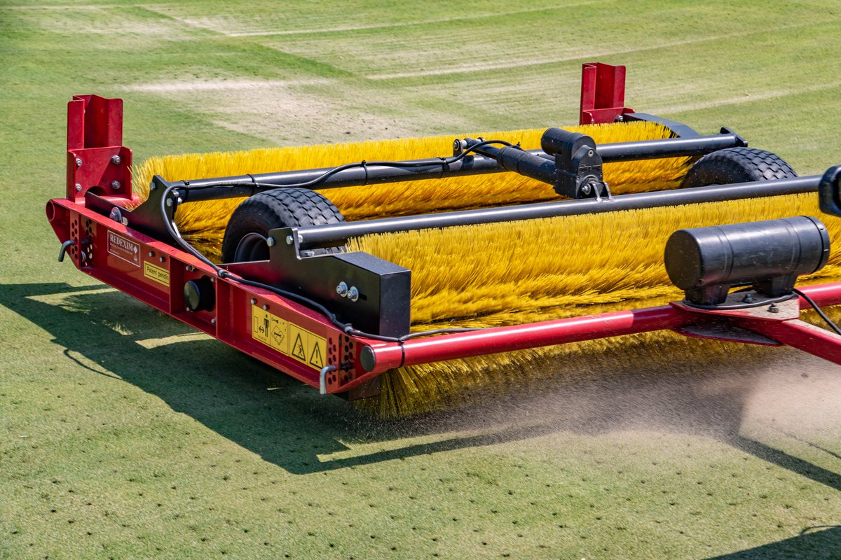 Redexim's tweet photo. Falmouth Country Club got swept up by the #Redexim #SpeedBrush π #FinchFans https://t.co/dS7qeqfPL7