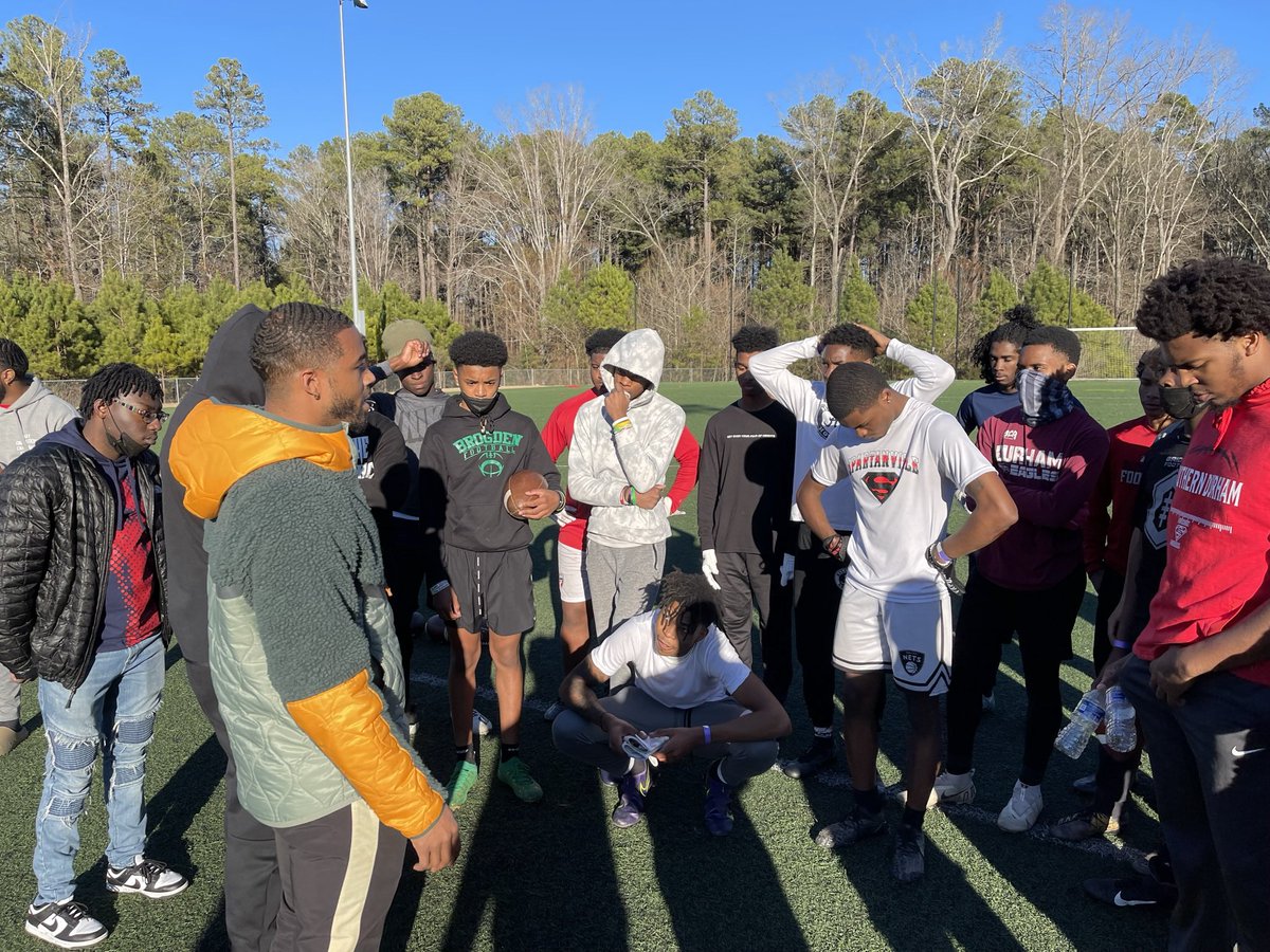 919EliteFBClub's tweet photo. NFL agent Brandon Brown stopped by to pass along words of wisdom and share his experience of working with pro athletes. There are other options outside of being a player. #education #careers #knowledge #mentors #bycelite https://t.co/NUyWZYPT5H