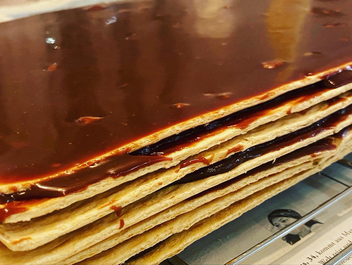 EvicaGo's tweet photo. Prepared! #osterbacken #kardinalschnitte #ilonka https://t.co/Czmy1FWIhc