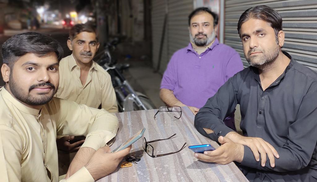 Nadeem_Shah1975's tweet photo. پیارے دوستوں حمزہ خان پٹھان (PNN), ساجد عرف بلو آرائیں(آواز نیوز) اور عبدالمالک آرائیں کے ہمراہ۔۔۔۔🥰
#NadeemShah
#HamzaKhanPathan
#AbdulMalikArain
#BilloArain https://t.co/VLDdTLz6Ns