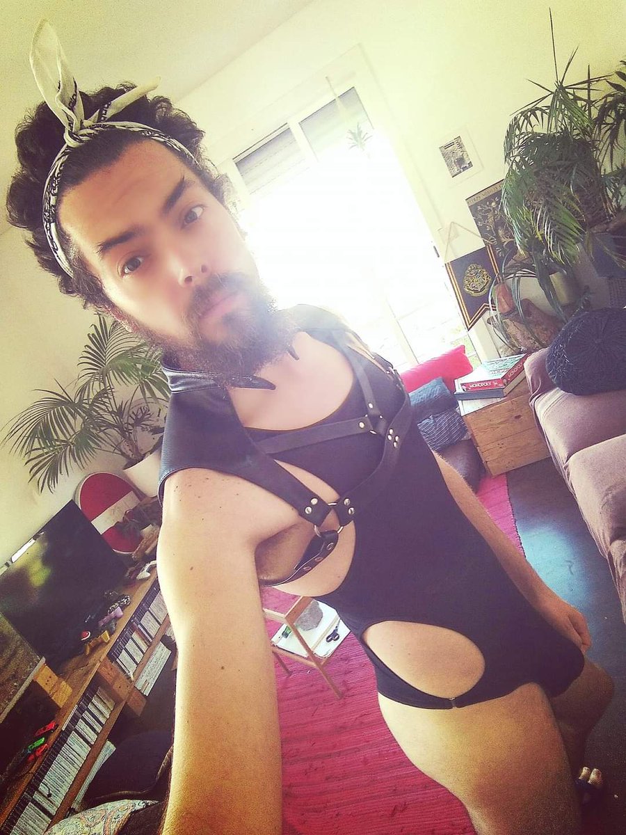 ActAlphaDomGR's tweet photo. 📣La cultura Kink es la Resistencia que se opone a los discursos patologizantes sobre las prácticas sexuales no normativas, sobre todo aquellas dentro del paraguas Kink: BDSM, Juego de Roles, Puppy Play, Leather, Bears...🌶️ https://t.co/MU30MVFiJm
