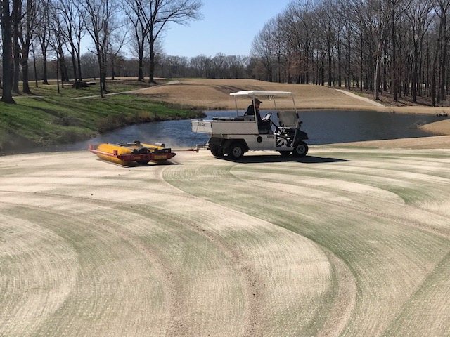 Redexim's tweet photo. White Clay Creek Country Club is now putting sand in the holes with the #Redexim #SpeedBrush #FinchFans https://t.co/lERERoEWJt