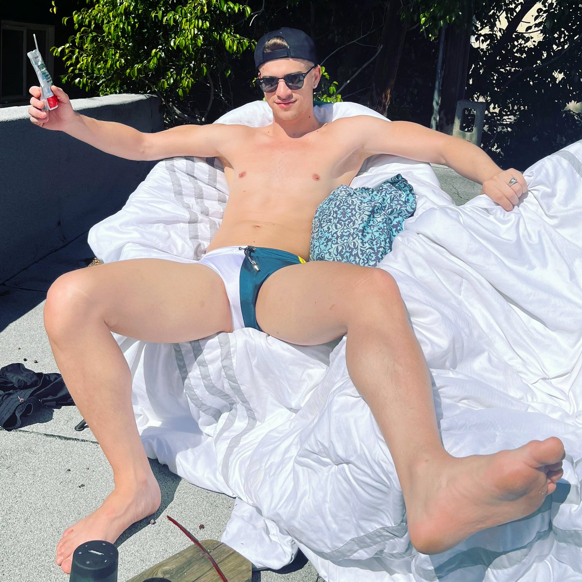 DillonRoman9's tweet photo. Happy Friday, cunts. https://t.co/iOuI7lJpm0