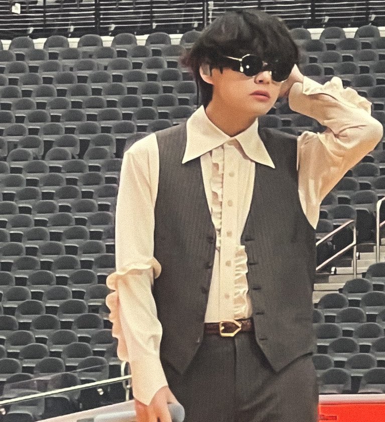 taeteland's tweet photo. prince kim taehyung https://t.co/csj4S77ABW
