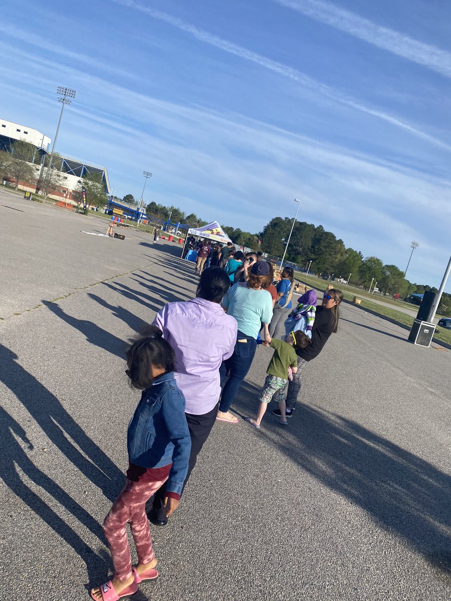 theconnect757's tweet photo. Picking up our race packets for tomorrows #ColorMeRad
We’re pumped and our team “2 Live Crew” returns after almost 3 years! 
🏃🏿‍♀️ 🏃🏾‍♂️ 
See y’all in the am! https://t.co/WOaPHa5SU4
