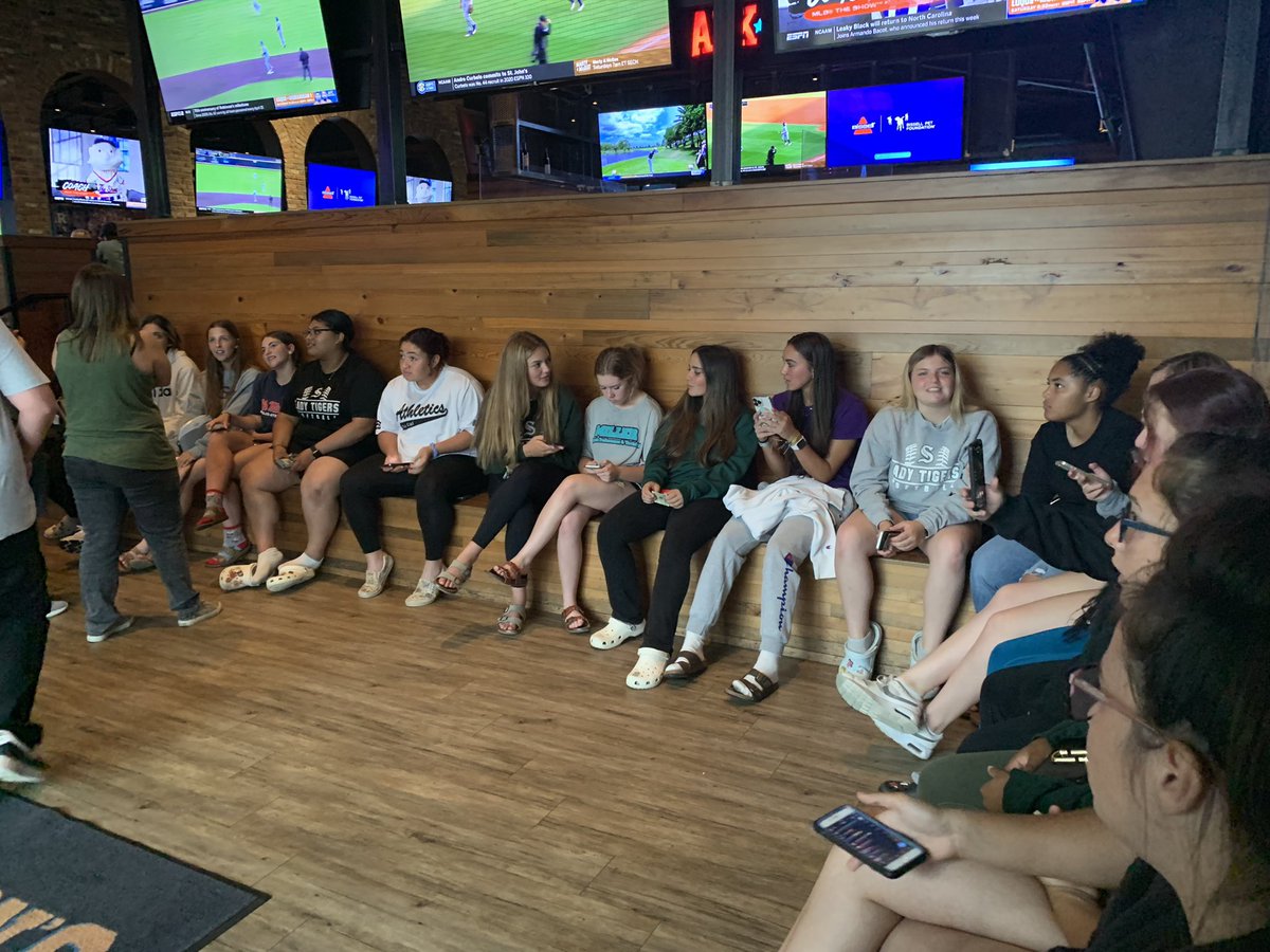 The Lady Tigers have arrived in Lake Charles. 

Ready for a team meal at Walk-Ons.