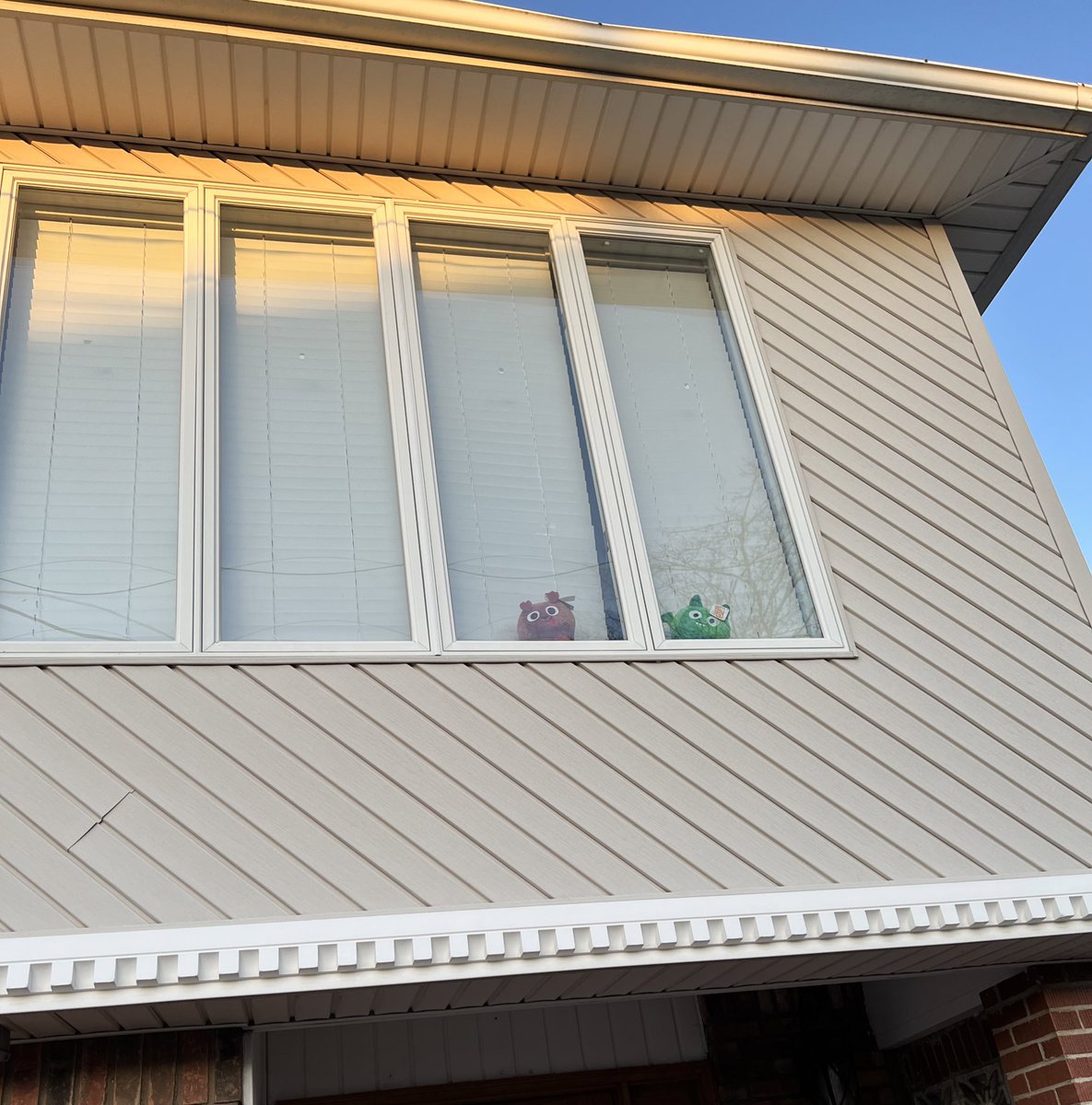 mayrushart tweet media