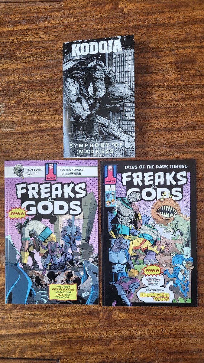 InvaderComics's tweet photo. @freaksandgods vol.2, #1 is here! And we also got the @kodoja ashcans that every #kickstarter backer will be receiving!
#ProtectYourShelves
#InvaderArmy
#MakeMineInvader https://t.co/wplZodWWSi