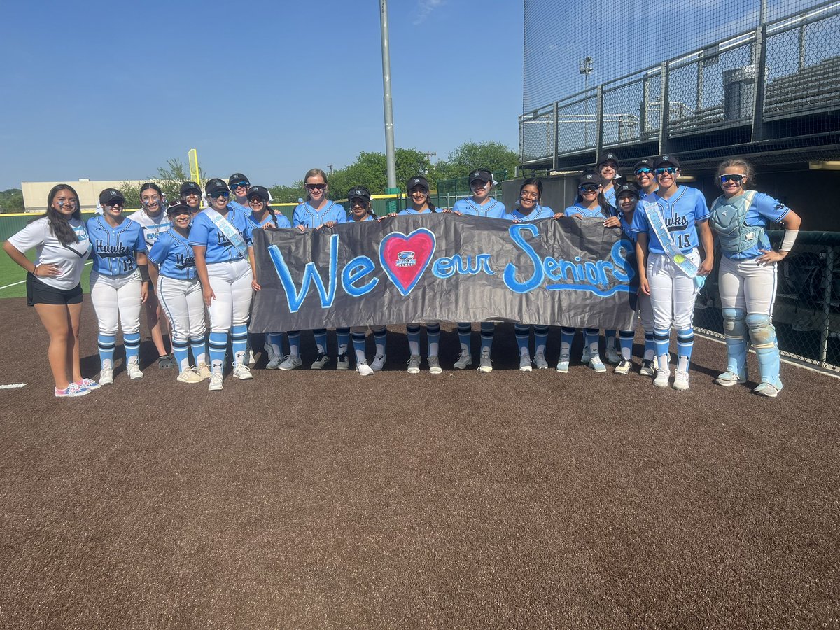 HarlanHawks_SB's tweet photo. Mic and Zoe,, we love you! 🦅 https://t.co/kLKmCkmCwR