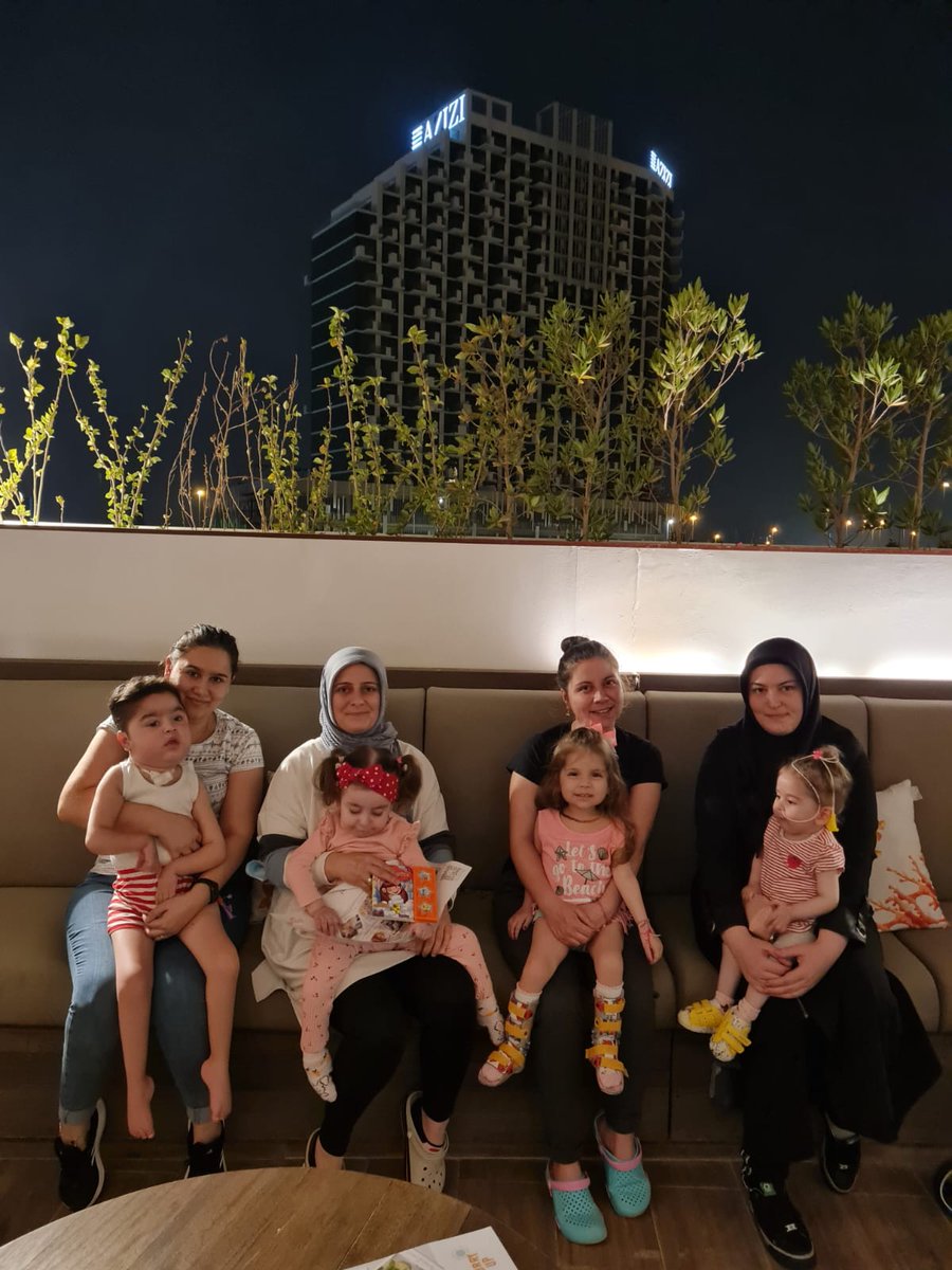 denizehayatol's tweet photo. Oluyor yeterki görmezden gelmeyin 🤲
Sma aileleri gönlü güzel kahramanları bekliyor.
Başardık,başarıları da devam ettirmek için desteklerinize talibiz
#MulteciBekaSorunu #selfiesforchan #Dubai #GuelizarHemenTuerkiyeye https://t.co/BBj7r7324h