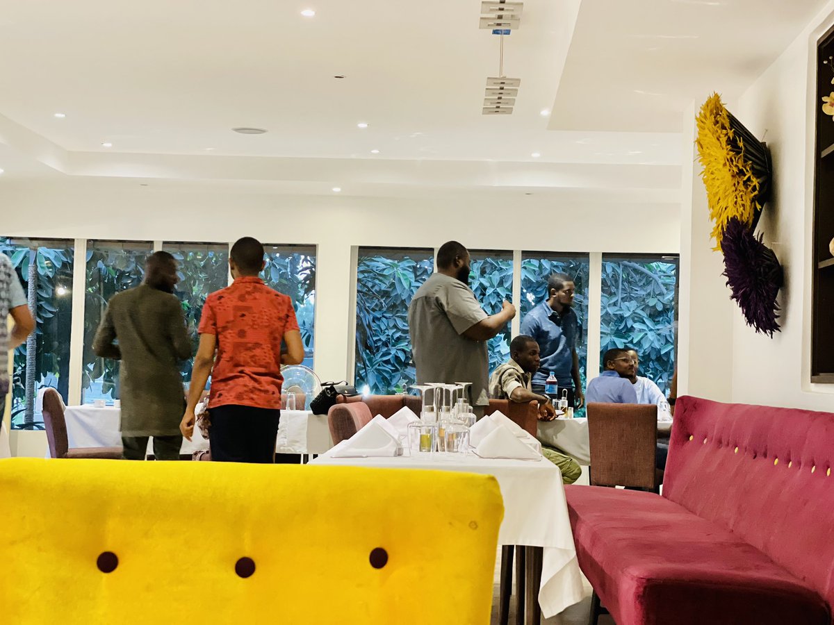 rhassila's tweet photo. Ir iftar o fut un très bon moment conviviale. Nous avons bcp ris, échanger et manger de bonnes choses. Bcp nous on manquer. @oumou_kane @ibhkarim @lourwana @BoukarNana @BarazeOfficiel @Boukar227 @hausheba @islamane @Nahina_H @MahamadouHatch1 @LesAishee @DigitalMougani https://t.co/PeBkK64kyK