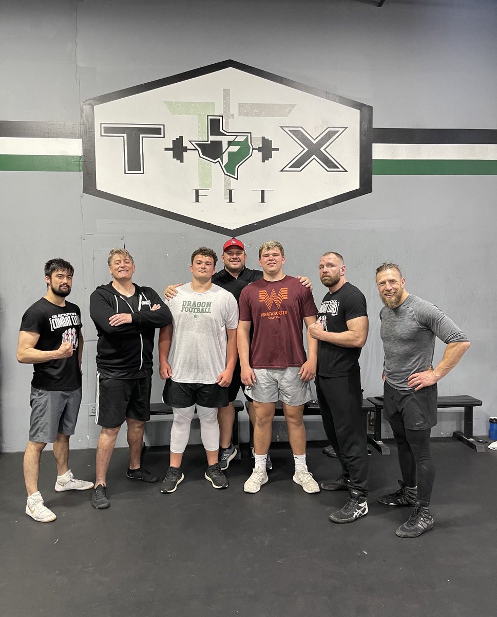 5qpLinepride's tweet photo. Good luck tonight @RealKingRegal @WheelerYuta  @bryandanielson @JonMoxley !!  Thank you for stopping by!! The dudes dug it @Drew_cunham2024 @ArtClayton_ #olp #aew #win https://t.co/Wr72KsGRtN