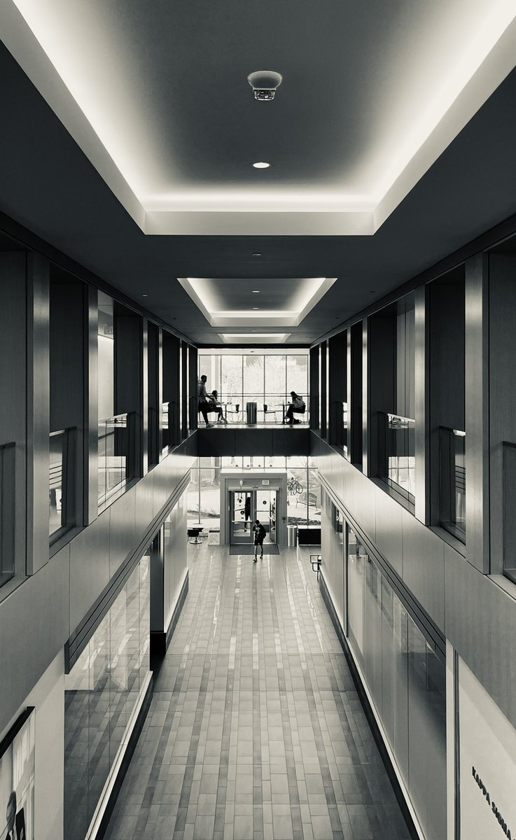 MichaelSantosPH's tweet photo. #virginia #photography #blackandwhite #architecture #simetria #college #theoriginahouseofzak https://t.co/qSS89DZXfC